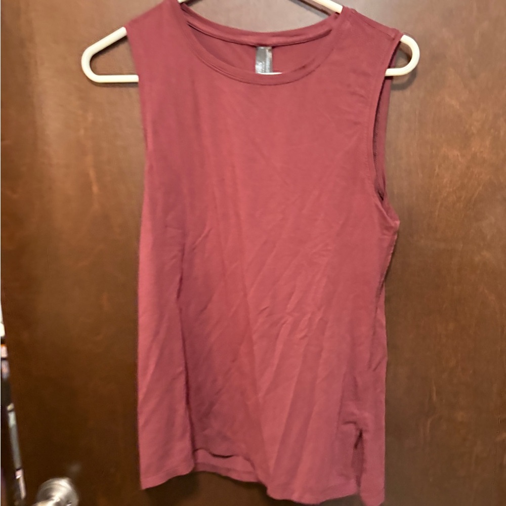 Amazon Essentials Sleeveless Maroon Muscle Tee